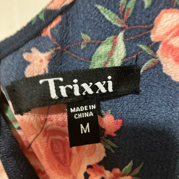 Francesca’s Trixxi Coral & Navy Blue Rose Floral Romper Size Medium - Picture 13 of 16